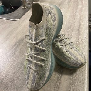 380 yezzys for men size 10